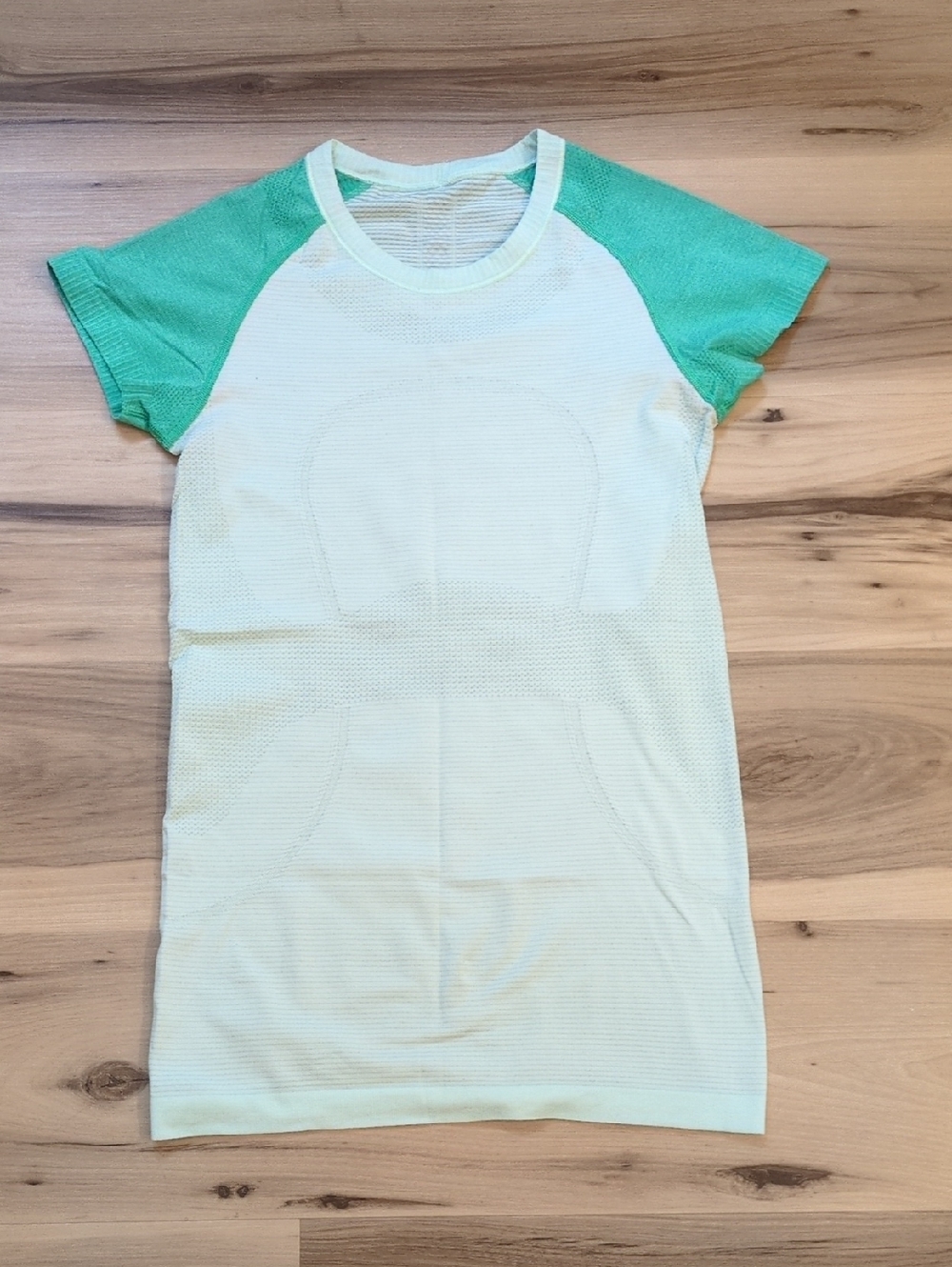 EUC Lululemon Swiftly Tech Short Sleeve Fresh Teal / Very Green Size 6